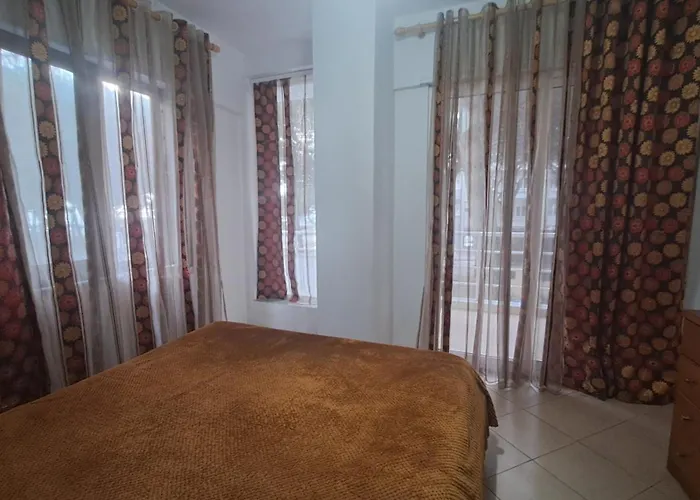 Retreat Lägenhet Golem (Tirana)